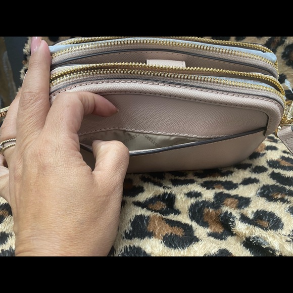 Brand new Michael kors light pink crossbody - Picture 6 of 6